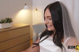 RIM4K. Chick cant wait wedding night so why has sex in the morning