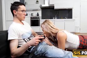 SISPORN. Instead of playing game nerd makes love with hot stepsis