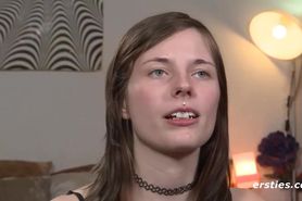 22-Jï¿½hrige aus Stuttgart verwï¿½hnt ihre Muschi mit Lieblings-Toys