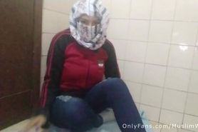 Arabian Muslim Mother ??????? ????? ??? Masturbates Squirting Pussy On Live Webcam Instead Of Praying