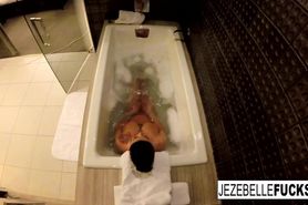 Jezebelle films herself taking a bath
