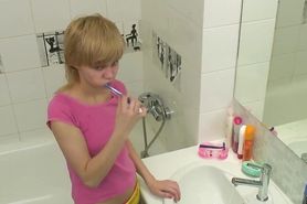 Showering Teenager Cindy Takes a Moment To Shave Her Legs and Pussy!