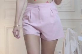Influencer (Emmacakecup) shows her underwear + cameltoe