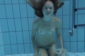 Clara underwater show