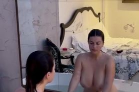 Mady topless bathtub vid
