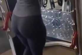 Fit girl round booty ath the gym doing some squats