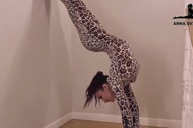 Contortion anna in a leopard suit