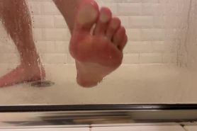 Straight dude shows his feet in the shower