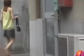 Voyeur filmed how Japanese girl gets street sharked