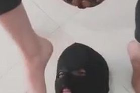 284435