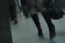 Hawt leather upskirt in the subway