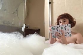 thick woman masturbates in bath