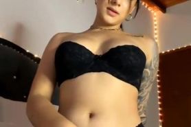 Hot Hot Latina Masturbates Live