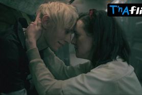 Mickey Sumner Lesbian Scene  in Snowpiercer