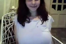 Cute Teen Girl Surprises Her Followers By Showing She Has Huge Boobs