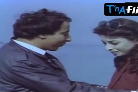 Nahed Roshdy Sexy Scene  in El-Ashqeya