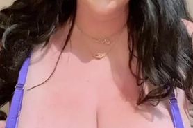 Karla James Show And Play Wit Her Huge Big Tits Onlyfans Video