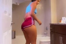 Big booty Venezuelan cleans bathroom