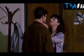 Loredana Martinez Breasts Scene  in La Ripetente Fa L'Occhietto Al Preside