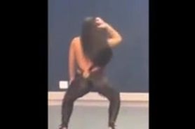 BIG ASS GIRL DANCING