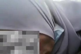 Malay Wife Can'T Screw At Home, She Gives Bj In Car