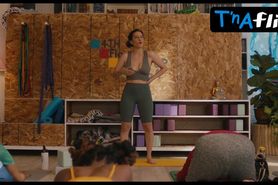 Ilana Glazer Sexy Scene  in Babes