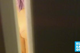 Unknowing Nude Mother Leaves Bathroom Door Cracked