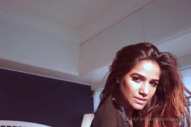 Desi Girl Spreads - Poonam Pandey