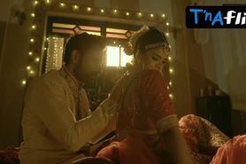 Aayat Khan Sexy Scene  in Red Light