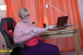 Bbw Granny Shows Her Huge Boobs &Amp; Fingers Her Fat Pussy