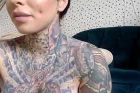 Tattoo girl getting pregant and live porn on cam
