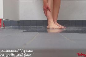 shower feet - teen feet of maria