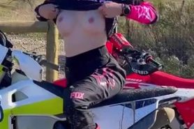 Tits moto