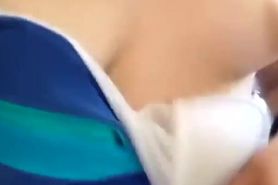 Mi ex novia me pasa un vídeo de sus hermosas tetas