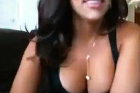 Ebony chatting and fucking herself for free