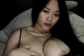 Asian chat girl showing topless big boobs - camtocambabe . com