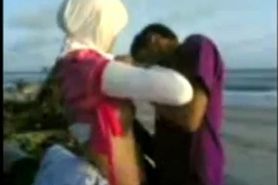 Indonesian- Cewek Jilbab Mesum Di Tepi Pantai