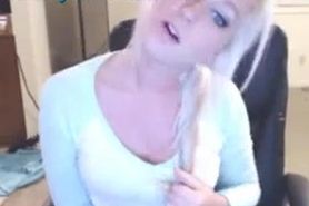 Hot Teen Blonde Chatting On Webcam 1