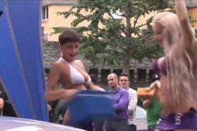 Two Sexy Girl Carwash yt