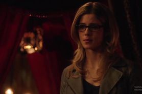 Arrow 3x20- Oliver & Felicity Sex scene