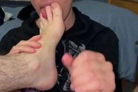 Max loves feet