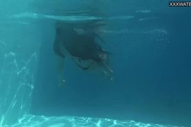 Big ass Latina Yenifer Chacon swimming