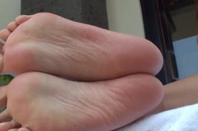 Cute Asian Girl Feet Stocking Removal Wrinkled Sole & Toe Scrunches