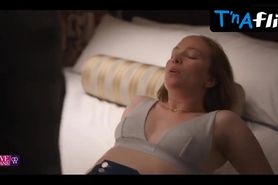 Hannah Einbinder Lesbian Scene  in Hacks