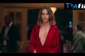 Serenay Sarikaya Sexy Scene  in Thank You, Next