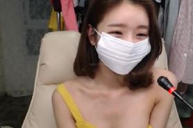 Korean camgirl tries on different outfits