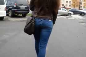Sexy girl walking in tight jeans!