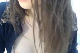 Hot teen shows great ass tease live on webcam