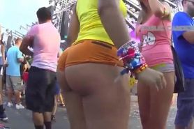 candid dancing booty in shorts