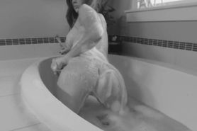 Hot_Milfy_Mom Bath